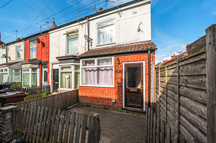 2 Bedroom End Of Terrace House For Sale In Coronation Avenue, Rustenburg Street, Hull, HU9