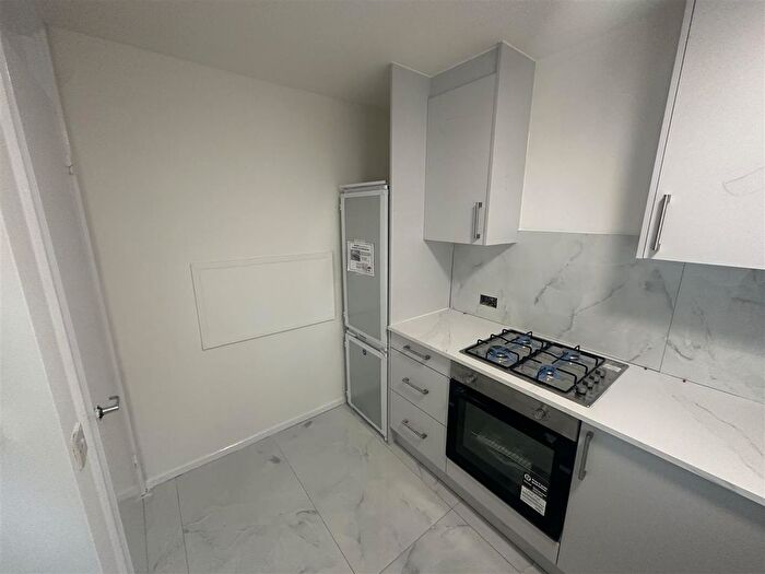 1 Bedroom Flat To Rent In Croydon Grove, Croydon, CR0