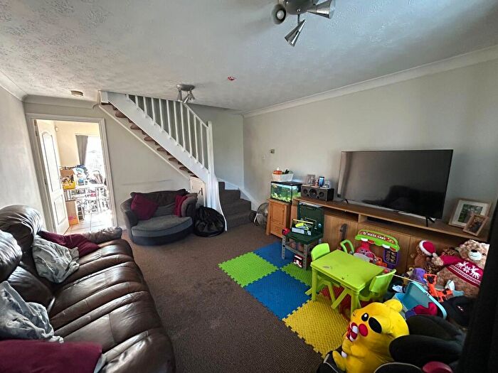 2 Bedroom Town House To Rent In Orkney Close, Sinfin, DE24