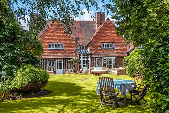 7 Bedroom Detached House For Sale In Dragon Street, Petersfield, Hampshire, GU31
