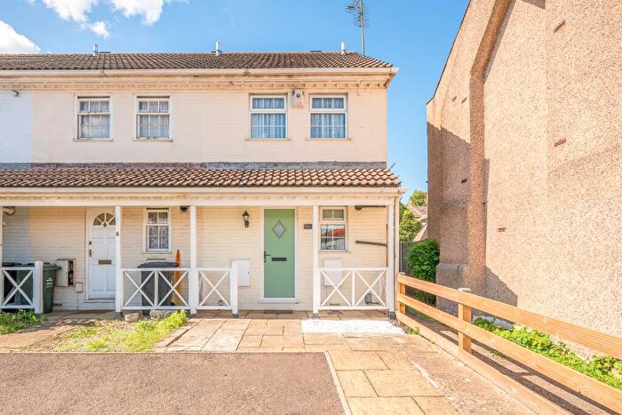 2 Bedroom End Of Terrace House For Sale In Kingsfield Terrace, Dartford, DA1