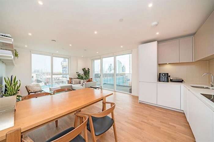 2 Bedroom Flat For Sale In Waterline Way, Greenwich, SE8