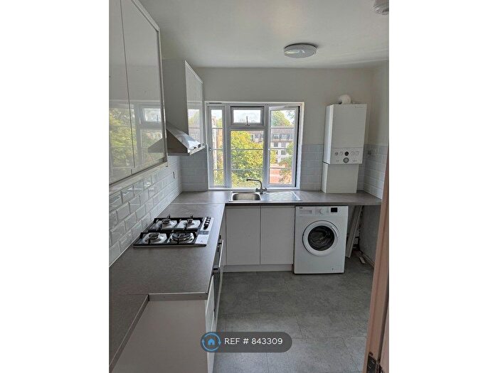 3 Bedroom Flat To Rent In Leigham Hall, London, SW16