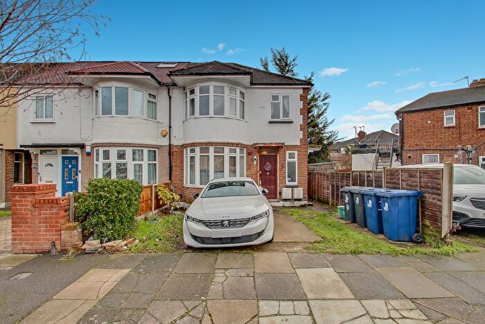 2 Bedroom Maisonette For Sale In Stanley Avenue, Greenford, UB6
