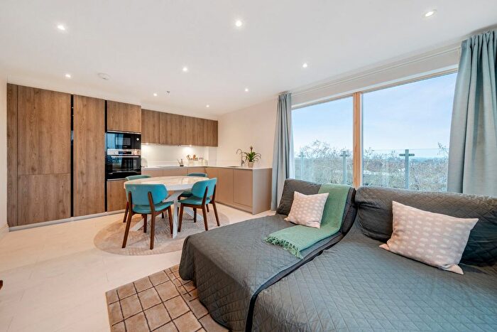 2 Bedroom Flat For Sale In Chiswick High Road, Chiswick, London, W4