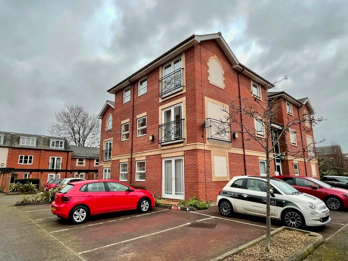 2 Bedroom Flat To Rent In Cambridge Court, West Bridgford, Nottingham, NG2