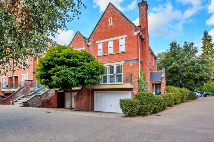 4 Bedroom Town House To Rent In Virginia Park, Surrey, GU25