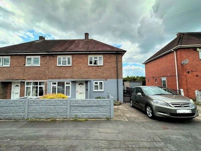 3 Bedroom Semi-Detached House To Rent In Peascroft Road, ST6