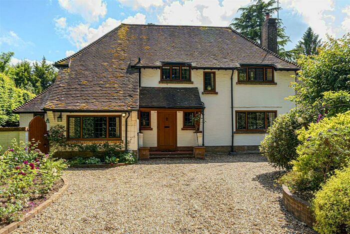 3 Bedroom Detached House For Sale In Guildford Road, East Horsley, KT24