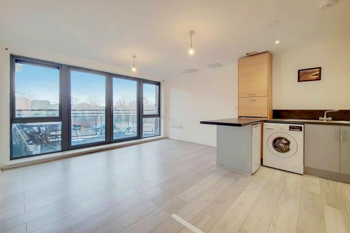 2 Bedroom Flat To Rent In Lancaster House, Woolwich, London SE18