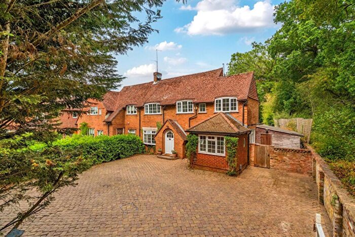4 Bedroom Semi Detached House For Sale In New Inn Lane, Guildford, Surrey, GU4