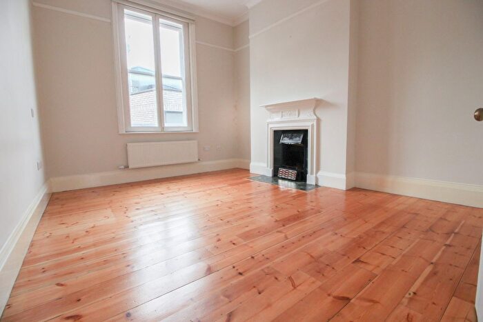2 Bedroom Flat To Rent In Mare Street, Hackney, E8