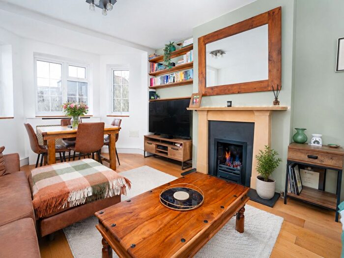 2 Bedroom Flat For Sale In Acuba Road, London, SW18