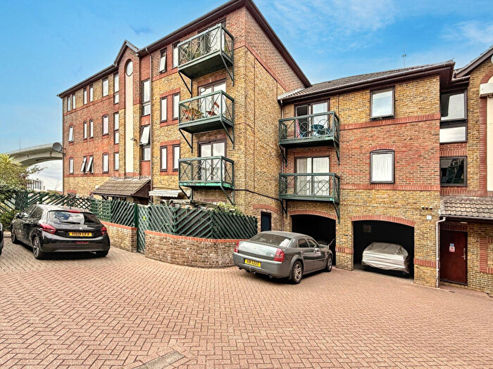 2 Bedroom Flat For Sale In Spitfire Court, SO19