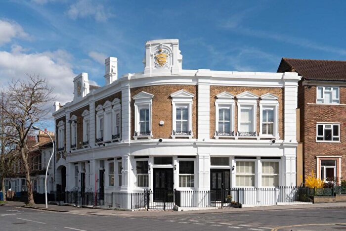 2 Bedroom Ground Maisonette For Sale In Oglander Road, Dulwich, London, SE15