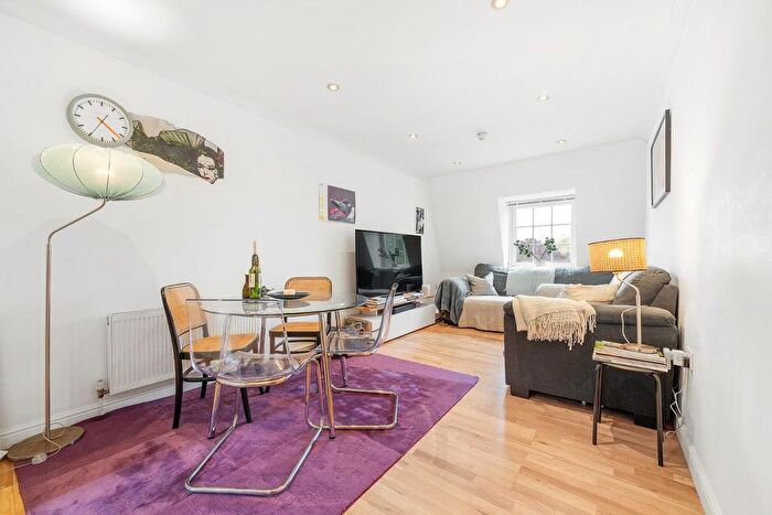 2 Bedroom Flat For Sale In Trinity Gardens, SW9