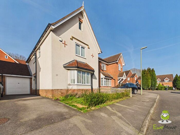 3 Bedroom Detached House For Sale In Speckled Wood Road, Basingstoke, Hampshire, RG24