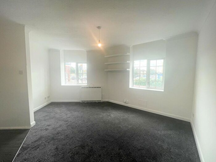 1 Bedroom Apartment To Rent In London Road, RM17