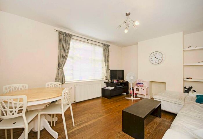 3 Bedroom Apartment To Rent In Falloden Court, London, NW11