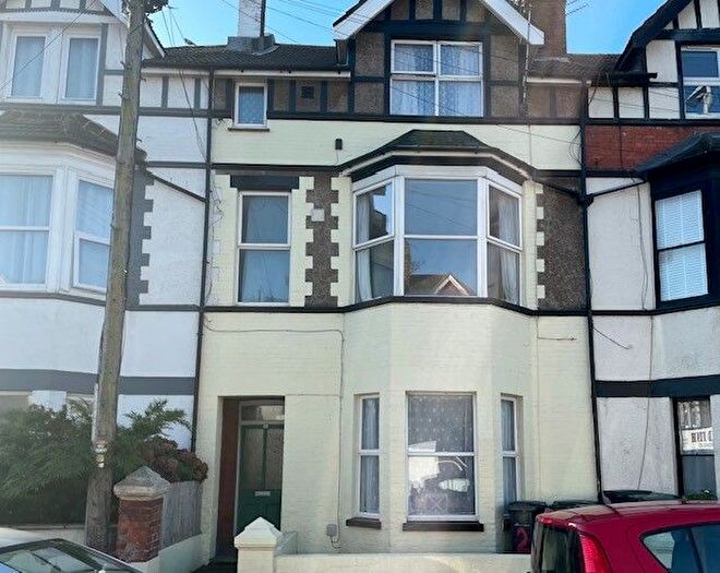 2 Bedroom Flat To Rent In Flat, Wickham Avenue, Bexhill-On-Sea, TN39