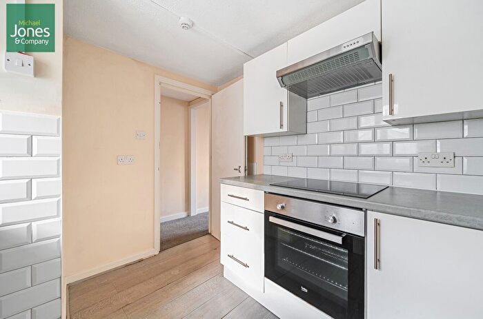 2 Bedroom Flat To Rent In The Paragon, - Brunswick Road, Worthing, West Sussex, BN11