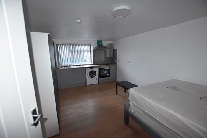 1 Bedroom Flat To Rent In Alfreton Road, Nottingham, NG7
