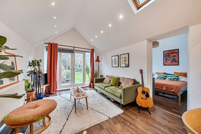 2 Bedroom Flat To Rent In Bargery Road, London, SE6