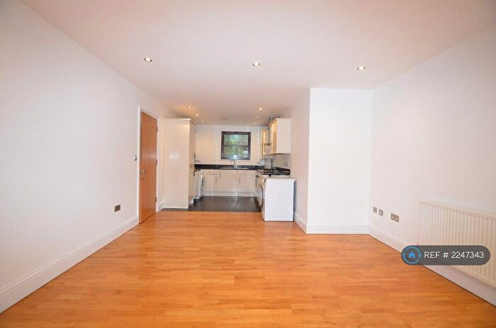 2 Bedroom Flat To Rent In Bedwardine Road, London, SE19
