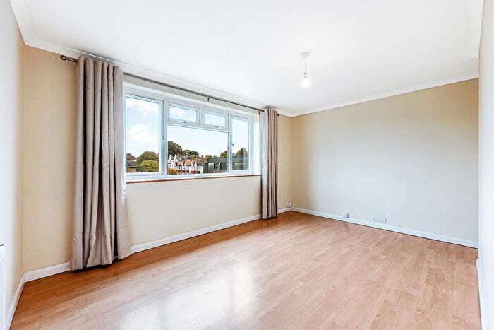 2 Bedroom Flat To Rent In Fromows Corner, Sutton Lane North, London, W4