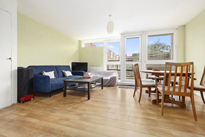 2 Bedroom Apartment To Rent In Oakley Square, Camden, London, NW1