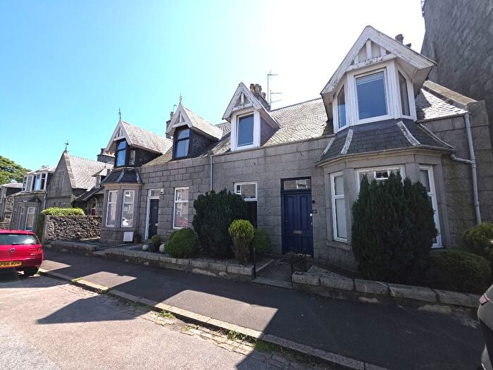 2 Bedroom Flat To Rent In Chestnut Row, City Centre, Aberdeen, AB25