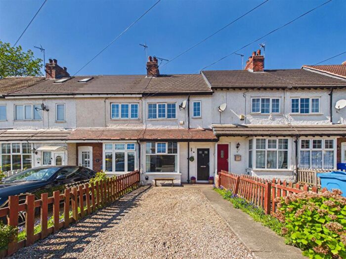 2 Bedroom Terraced House For Sale In Church Road, North Ferriby, HU14