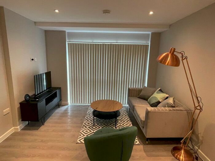 1 Bedroom Flat To Rent In Lampton Road, Hounslow, TW3