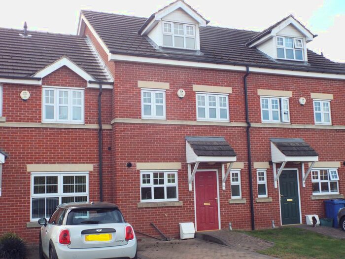 4 Bedroom Town House To Rent In Station Court, Thorne, DN8