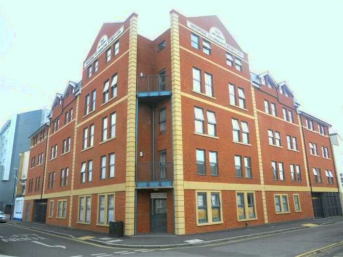2 Bedroom Flat To Rent In Swindon, SN1