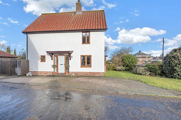 3 Bedroom Semi-Detached House For Sale In Lyle Close, Elmswell, Bury St. Edmunds, IP30