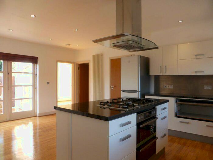 5 Bedroom House To Rent In Shirley Drive -, P16