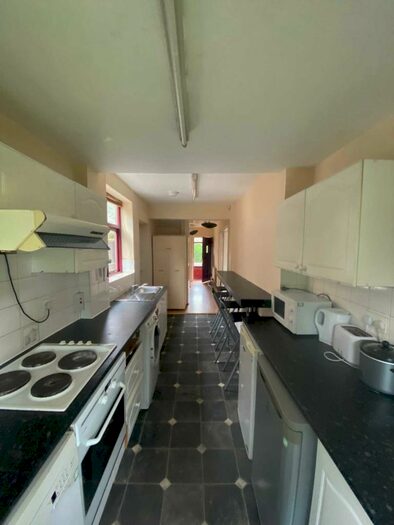 3 Bedroom Semi-Detached House To Rent In Heyscroft Road, Withington, M20