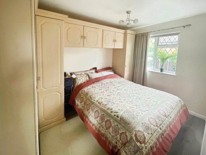 2 Bedroom Bungalow For Sale In Sheldrake Close, Thorpe Hesley, Rotherham, South Yorkshire, S61