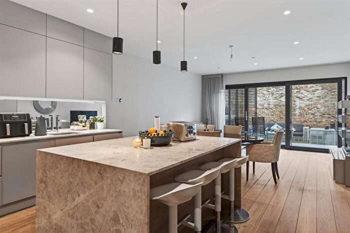 5 Bedroom House For Sale In Bolingbroke Grove, Battersea, London, SW11