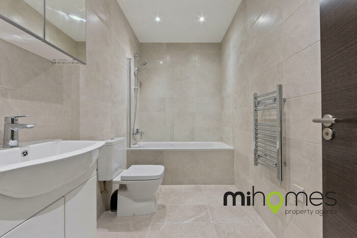2 Bedroom Apartment To Rent In Key Point, Potters Bar, EN6