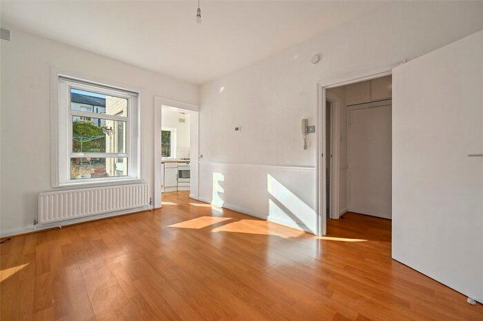 1 Bedroom Flat To Rent In Grosvenor Court, Irving Road, Brook Green, London, W14