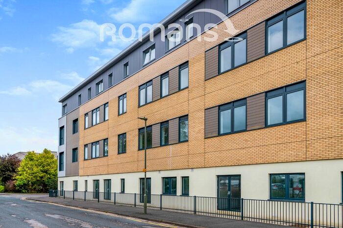 2 Bedroom Flat To Rent In Lyon Way, Frimley, Camberley, GU16