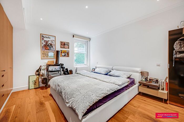 3 Bedroom Flat To Rent In Rosslyn Hill, London, NW3