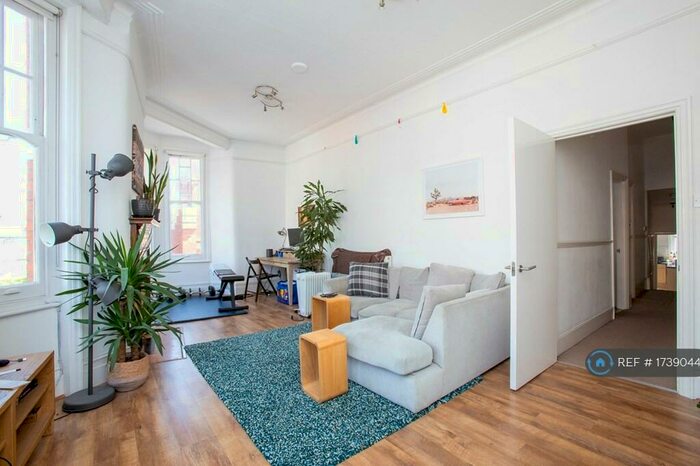 2 Bedroom Flat To Rent In Dukes Mews, London, N10