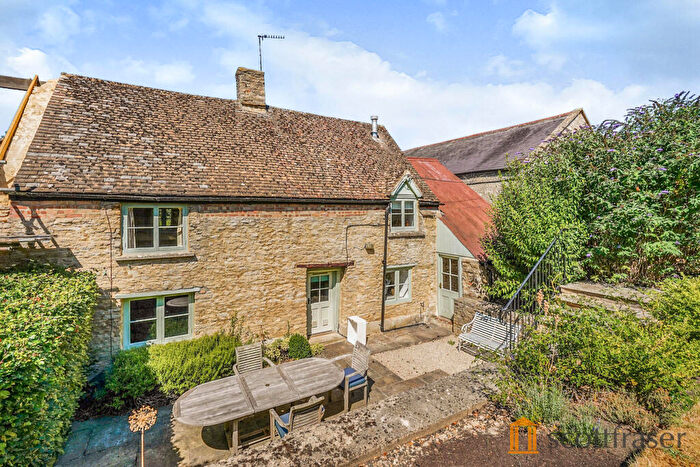 2 Bedroom Cottage To Rent In High Street, Finstock, OX7