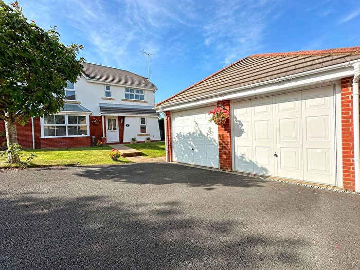 4 Bedroom Detached House For Sale In Orleigh Avenue, Newton Abbot, TQ12