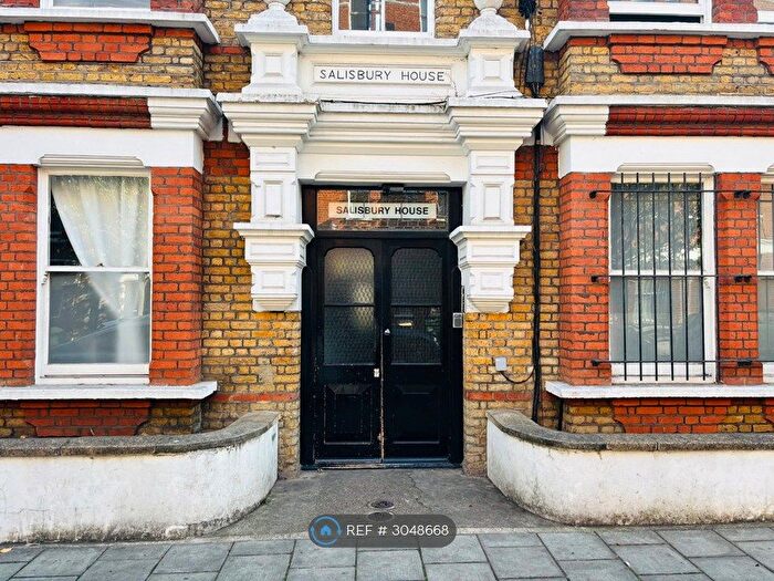 2 Bedroom Flat To Rent In Salisbury House, London, SW2