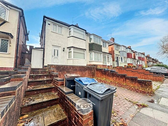 3 Bedroom Semi Detached House For Sale In Fowlmere Road, Great Barr, Birmingham, B42