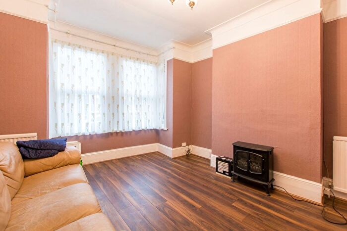 4 Bedroom Property To Rent In Wynndale Road, South Woodford, Church End, London, E18